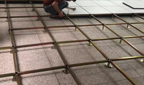 茄子黄视频地板收边技巧的讲解